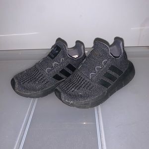 Toddler adidas tennis shoes